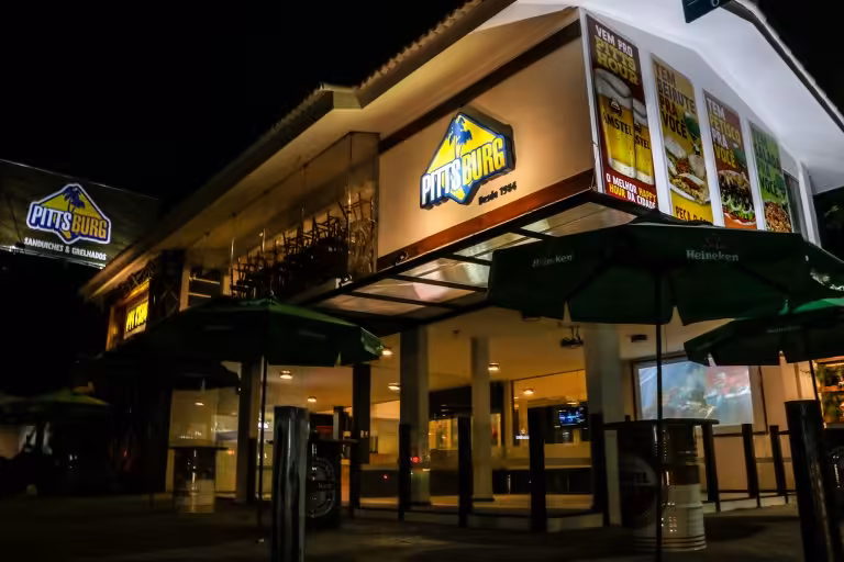 Fachada nova loja do pitts na hermes foto de demis roussos