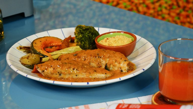 Faca um frango com legumes ao molho de acerola