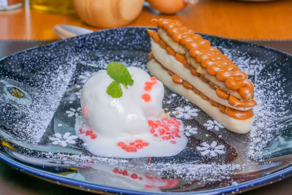 Mil folhas de banana com sorvete de tapioca