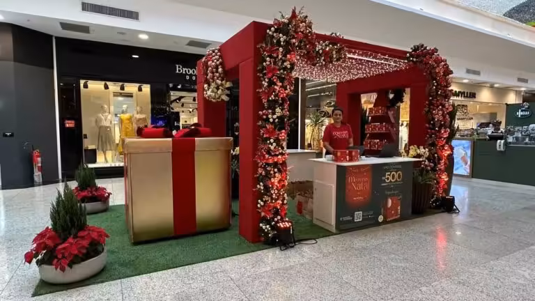 Natal shopping presenteia com panetone kopenhagen na campanha de final de ano