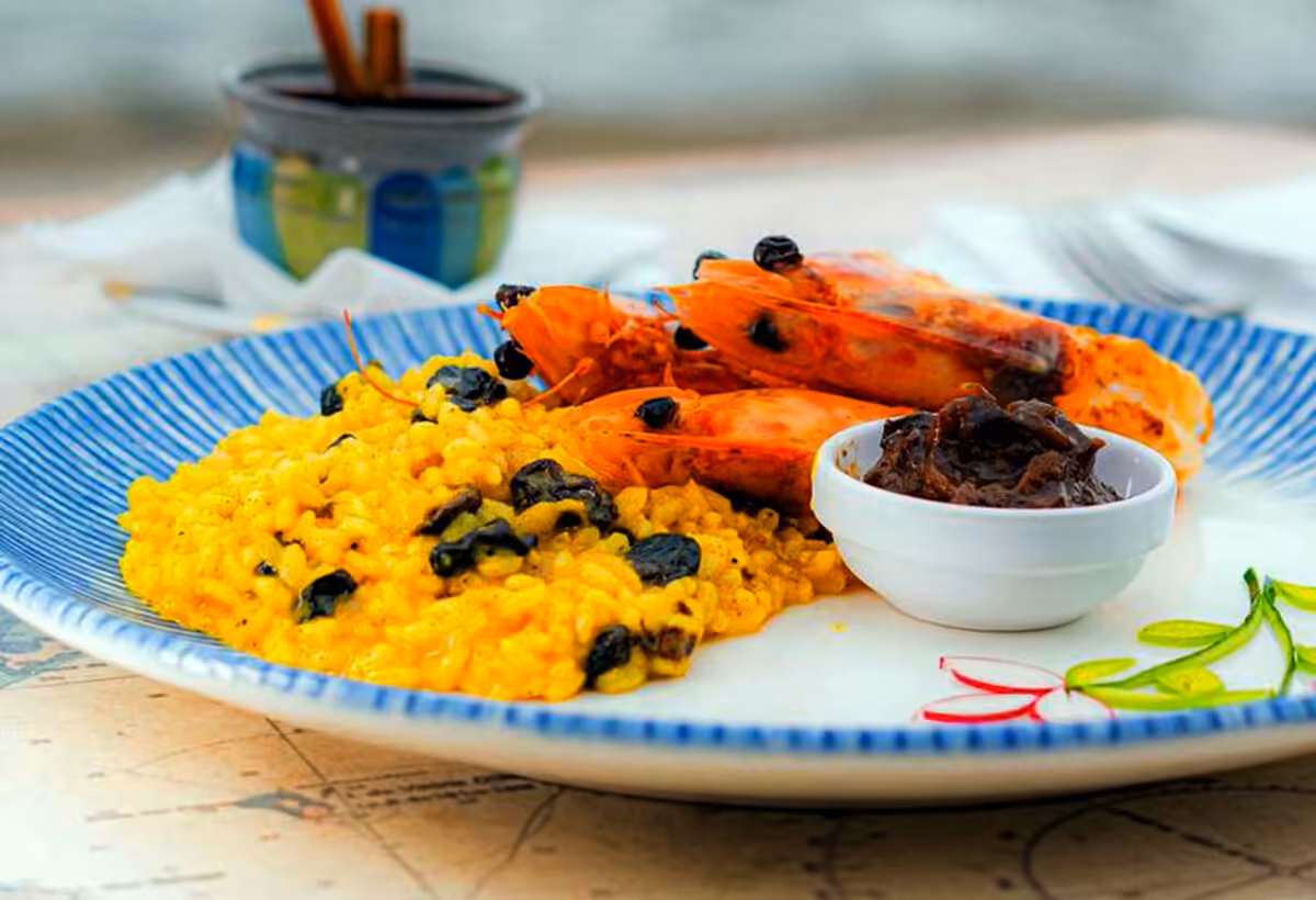 Um dos mais tradicionais restaurantes pé na areia de Ilhabela, o Viana também está no festival - Divulgação