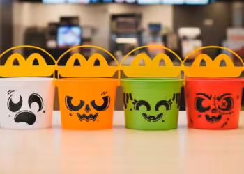 Mcdonalds entra no clima de halloween com o retorno dos buu baldes no mclanche feliz 1044x587
