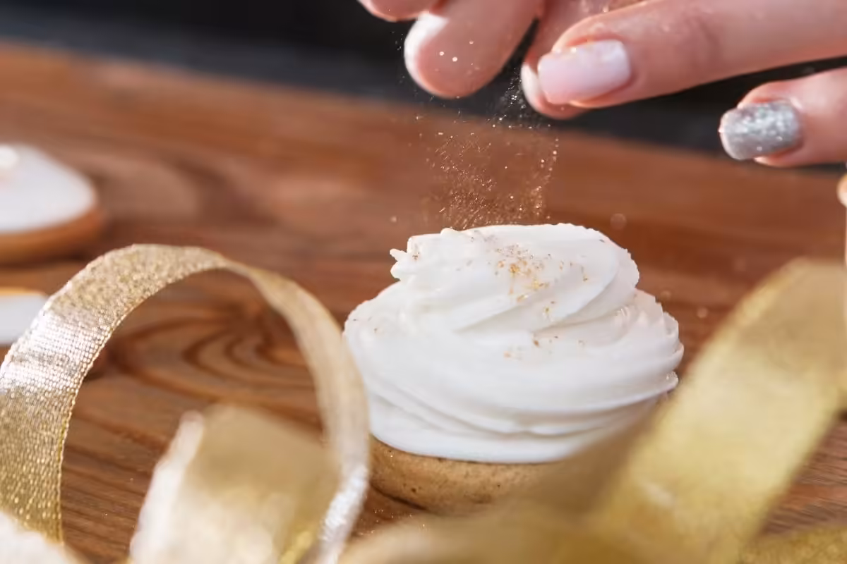 Anvisa barra glitters alimenticios e especialista alerta para riscos